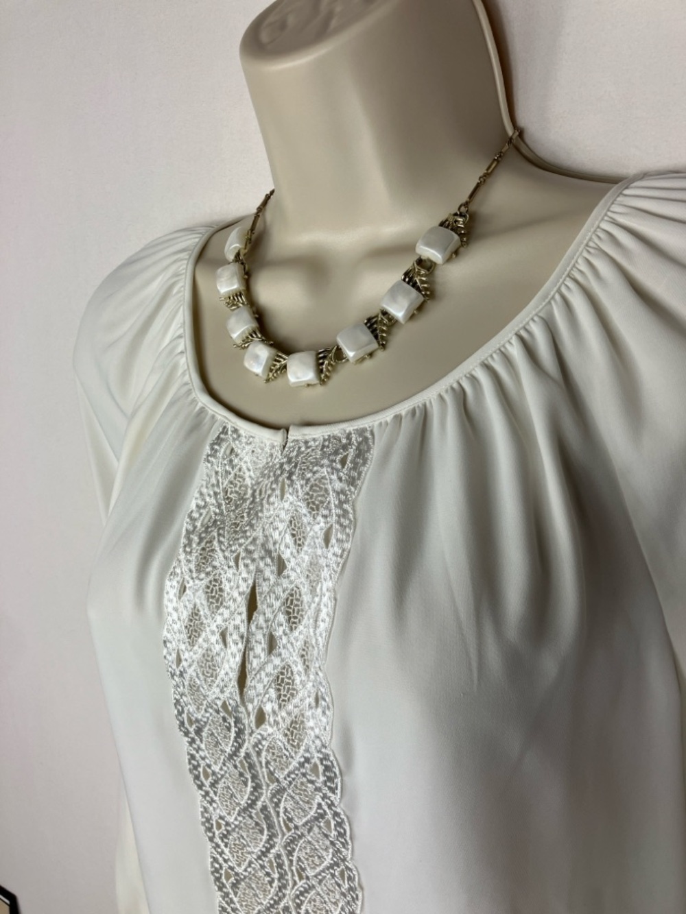 VTG Coro White iridescent Gold/ Silver tone Leaf Necklace & Earring Set - Picture 3 of 16